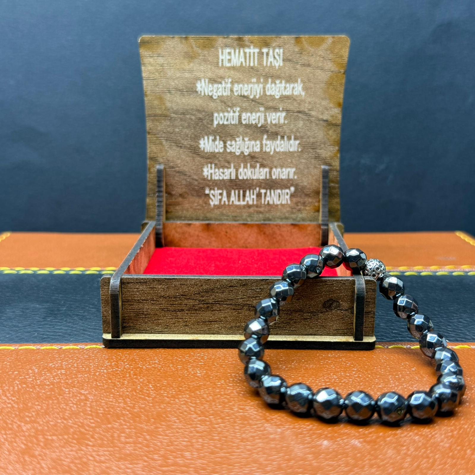 Özel Ahşap Kutulu Fasetli Hematit Taşı Bileklik – Küre Kesim 8MM